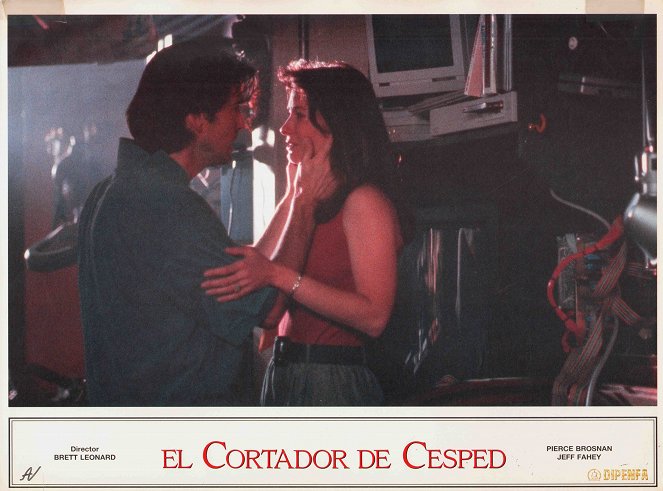 El cortador de césped - Fotocromos - Pierce Brosnan