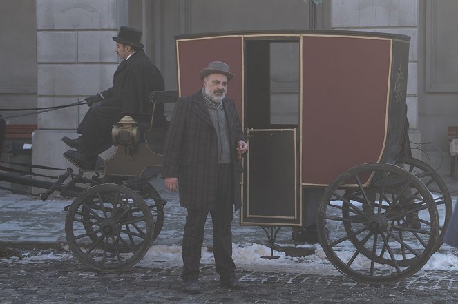 Slečna Scarletová a Vévoda - Pokrevní linie - Z filmu