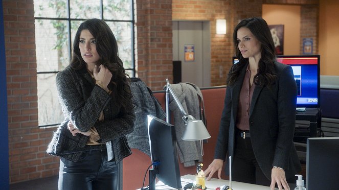 NCIS: Naval Criminal Investigative Service - Evil Eye - Photos - Tania Raymonde, Katrina Law