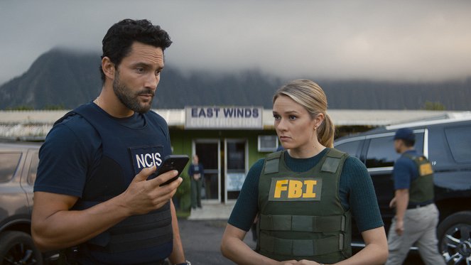 Agenci NCIS: Hawaje - Misplaced Targets - Z filmu - Noah Mills, Tori Anderson