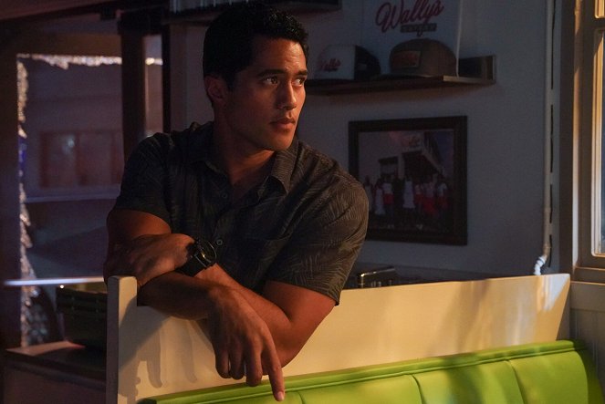 NCIS: Hawai'i - Season 2 - Misplaced Targets - Van film - Alex Tarrant