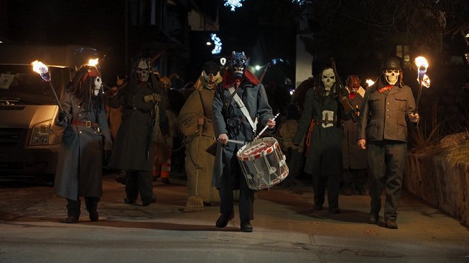 Die Schweizer Alpen - Season 2 - Carnaval d’Evolène - Photos