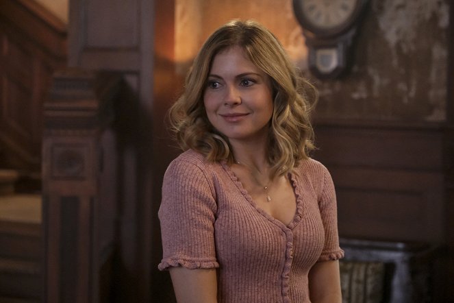 Ghosts - Season 2 - Spies - Photos - Rose McIver