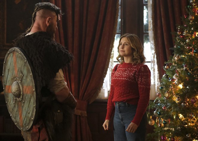 Ghosts - The Christmas Spirit, Part One - Film - Rose McIver