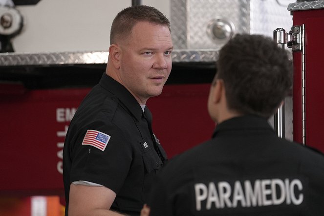 9-1-1: Lone Star - Human Resources - Filmfotos - Jim Parrack