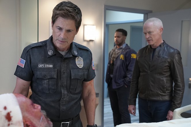 9-1-1: Lone Star - This Is Not a Drill - Kuvat elokuvasta - Rob Lowe, Neal McDonough