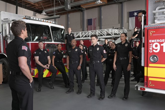 9-1-1: Lone Star - This Is Not a Drill - Photos - Jim Parrack, Gina Torres, Brian Michael Smith, Ronen Rubinstein, Brianna Baker, Julian Works
