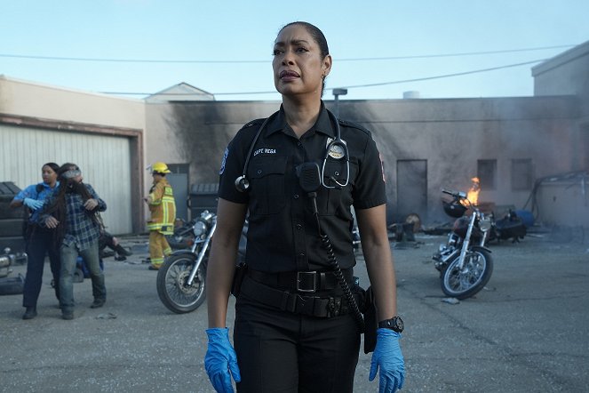 9-1-1: Lone Star - This Is Not a Drill - Photos - Gina Torres