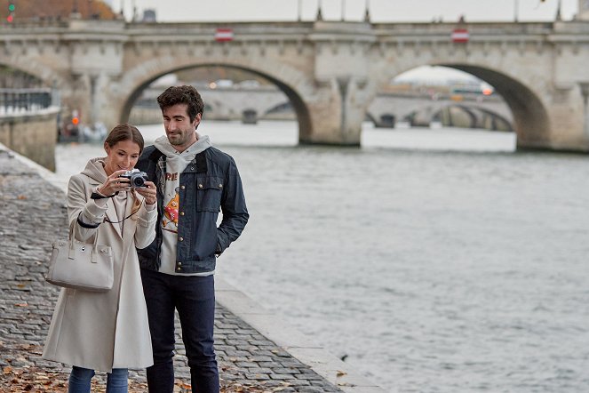 A Paris Proposal - Filmfotos - Alexa PenaVega, Nicholas Bishop