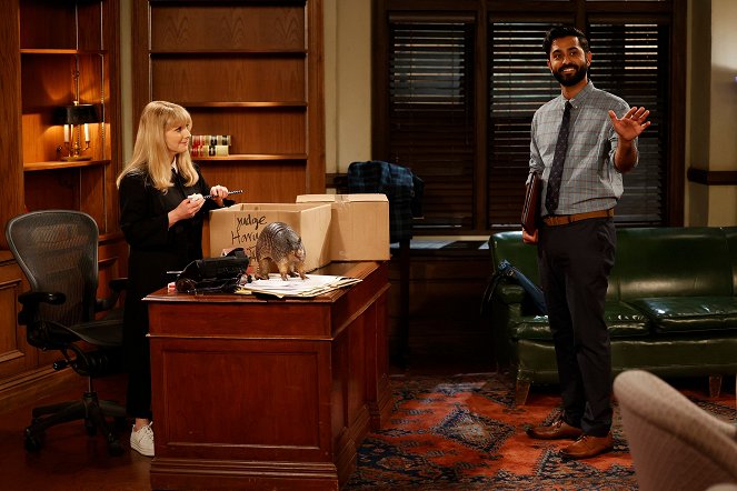 Night Court - Pilot - Filmfotos - Melissa Rauch, Kapil Talwalkar