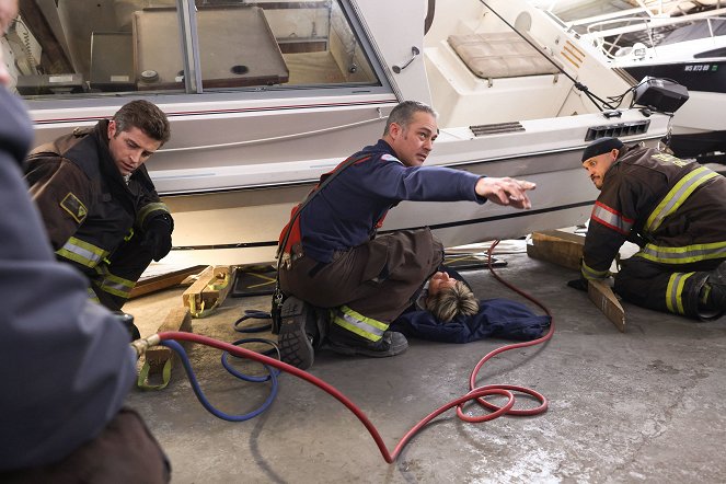 Chicago Fire - How Does It End? - Photos - Taylor Kinney, Joe Minoso