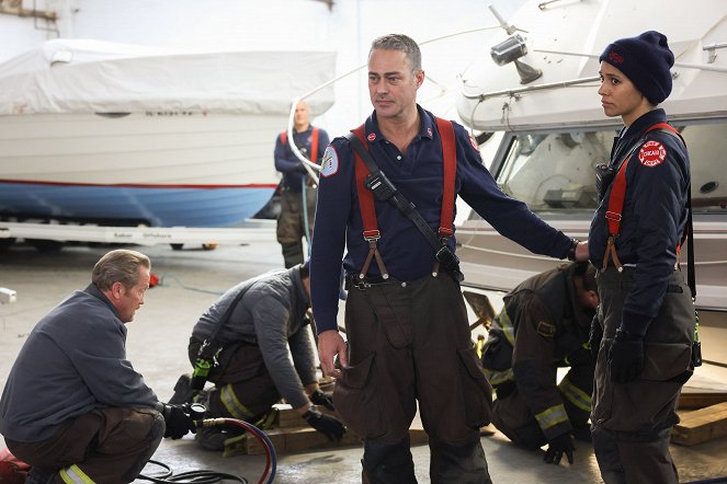 Chicago Fire - Season 11 - How Does It End? - Photos - Taylor Kinney, Miranda Rae Mayo