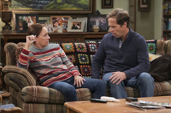 The Conners - Adding Insult to Injury - Z filmu - Laurie Metcalf, Nat Faxon