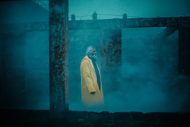 Domingo y la niebla - Filmfotos - Carlos Ureña
