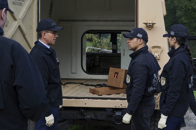 NCIS: Naval Criminal Investigative Service - Season 20 - Vergebung - Filmfotos - Brian Dietzen, Wilmer Valderrama