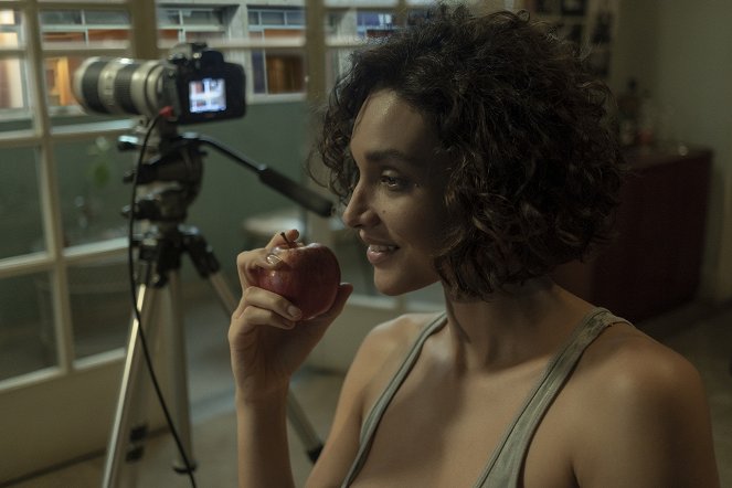 Podglądaczka - Rok podwójnego życia - Z filmu - Débora Nascimento