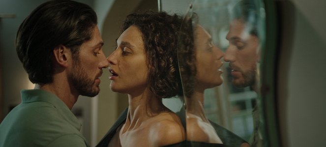 Slečna voyeur - Okno - Z filmu - Ângelo Rodrigues, Débora Nascimento