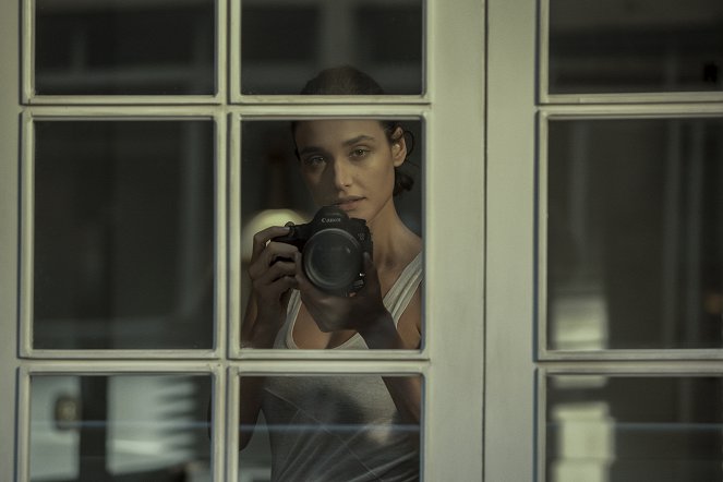 Olhar Indiscreto - Zij is in ons midden - Van film - Débora Nascimento