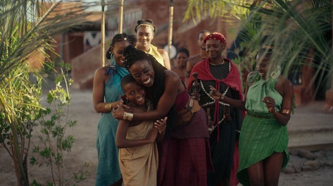 African Queens - Power is Not Given - Van film