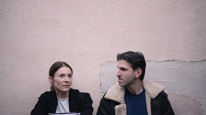 Knochen und Namen - Do filme - Susie Meyer, Fabian Stumm