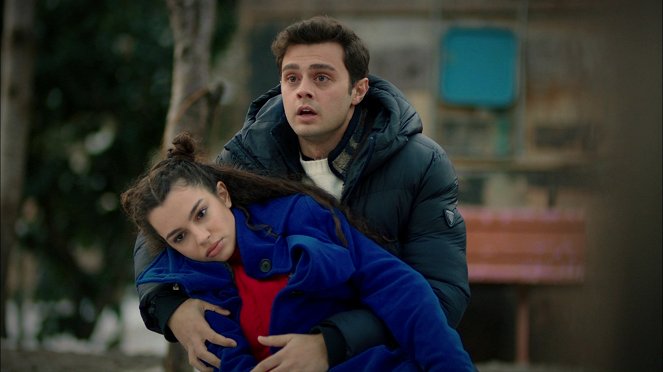 Testvérek - Filmfotók - Su Burcu Yazgı Coşkun, Yiğit Koçak