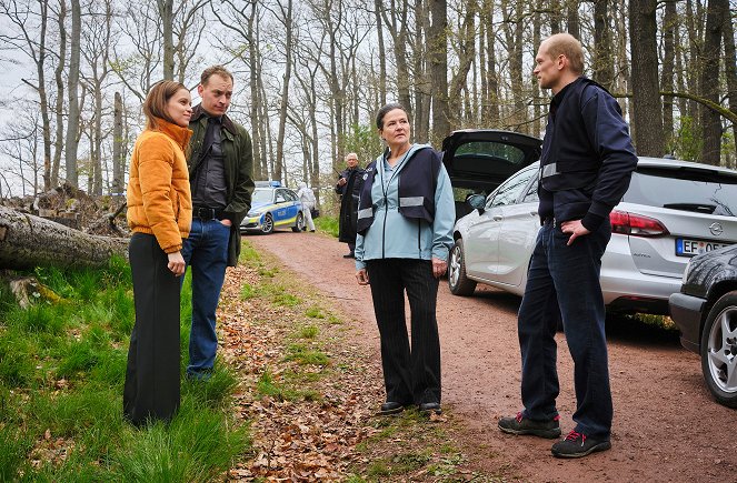 Auge um Auge - Tod am Rennsteig - Filmfotos - Kristin Suckow, Frederik Schmid, Anne-Kathrin Gummich, Bernhard Conrad