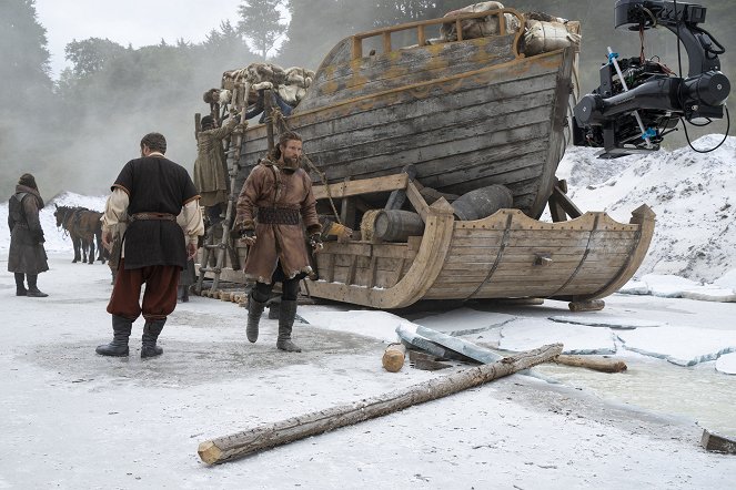 Vikings: Valhalla - The Thaw - Van de set - Leo Suter