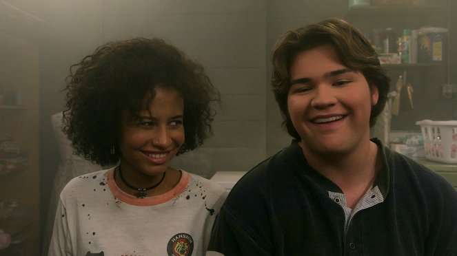 That '90s Show - Season 1 - Photos - Ashley Aufderheide, Maxwell Acee Donovan