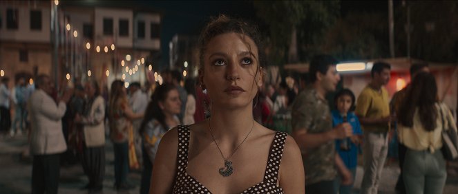 Şahmaran - Dünya Sancısı - Kuvat elokuvasta - Serenay Sarıkaya