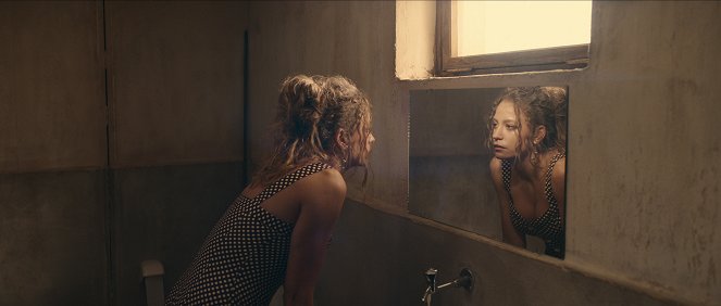 Şahmaran - Dünya Sancısı - Kuvat elokuvasta - Serenay Sarıkaya