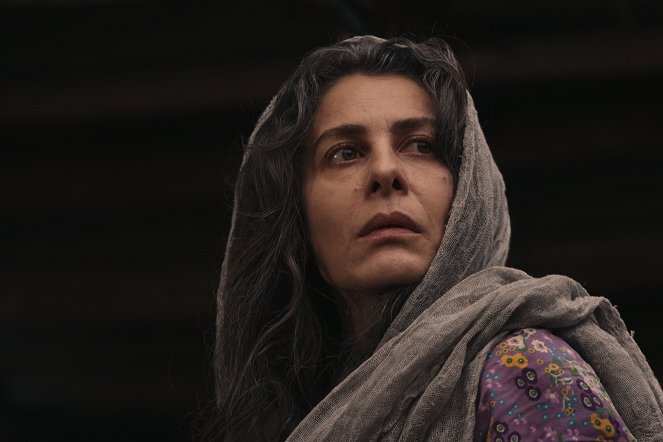 A kígyók úrnője - A káosz maga az élet - Filmfotók - Ebru Özkan Saban
