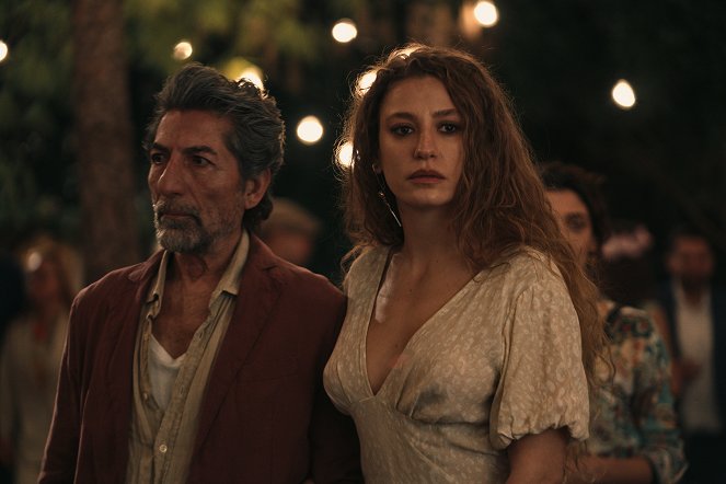 Şahmaran - Powracająca miłość - Z filmu - Mustafa Uğurlu, Serenay Sarıkaya