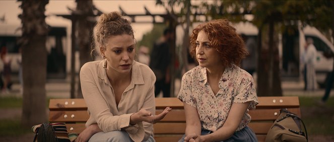 Šahmaran - Láska vítězí - Z filmu - Serenay Sarıkaya, Ayse Lebriz