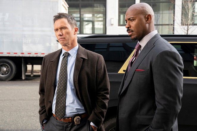 Law & Order - Season 22 - Heroes - Photos - Jeffrey Donovan, Mehcad Brooks
