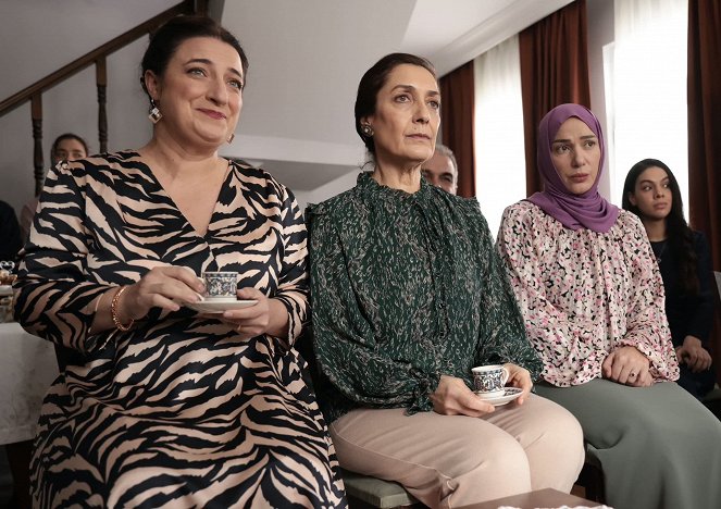 Ömer - Episode 5 - De la película - Gülçin Kültür Şahin, Serpil Gül, Gamze Karaduman
