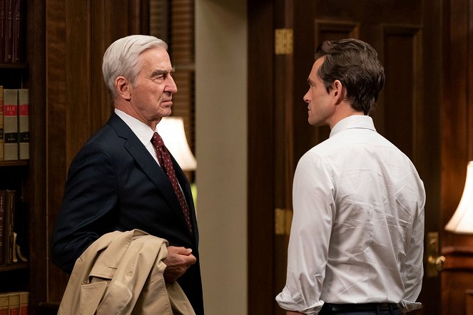 Law & Order - Season 22 - Only the Lonely - Photos - Sam Waterston, Hugh Dancy