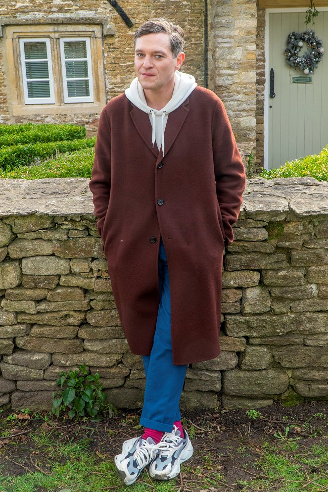 Agatha Raisin - Kissing Christmas Goodbye - Photos