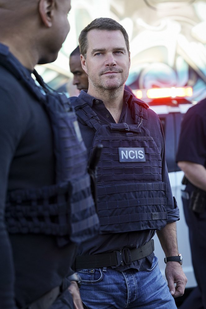 NCIS: Los Angeles - A Farewell to Arms - Van film - Chris O'Donnell