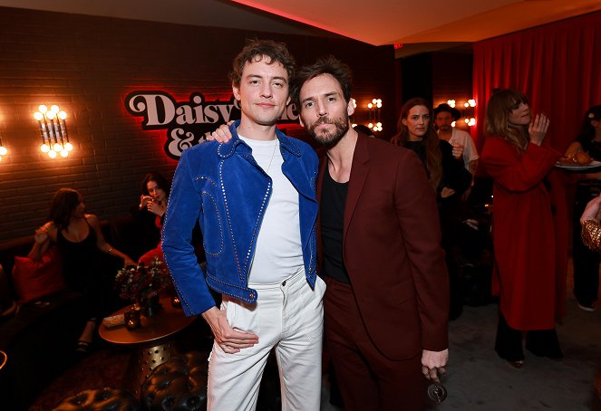 Daisy Jones & the Six - Evenementen - Daisy Jones & The Six Los Angeles Red Carpet Premiere and Screening at TCL Chinese Theatre on February 23, 2023 in Hollywood, California - Josh Whitehouse, Sam Claflin, Riley Keough