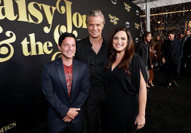 Daisy Jones & the Six - Veranstaltungen - Daisy Jones & The Six Los Angeles Red Carpet Premiere and Screening at TCL Chinese Theatre on February 23, 2023 in Hollywood, California - Scott Neustadter, Timothy Olyphant