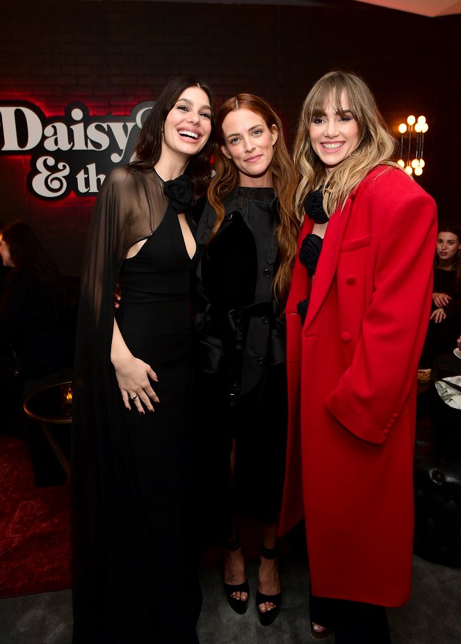 Daisy Jones & the Six - De eventos - Daisy Jones & The Six Los Angeles Red Carpet Premiere and Screening at TCL Chinese Theatre on February 23, 2023 in Hollywood, California - Camila Morrone, Riley Keough, Suki Waterhouse