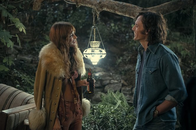 Daisy Jones & the Six - Odcinek 4: Ujrzałem światło - Z filmu - Riley Keough, Sam Claflin