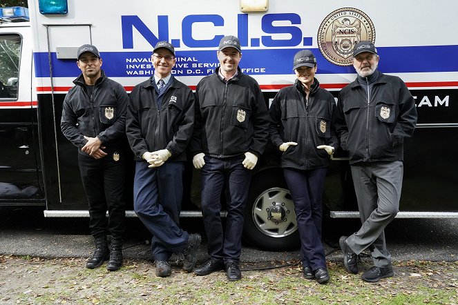 NCIS - Námorný vyšetrovací úrad - Unusual Suspects - Z nakrúcania - Wilmer Valderrama, Brian Dietzen, Sean Murray, Katrina Law, Gary Cole