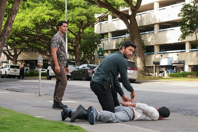 NCIS: Hawai'i - Good Samaritan - Van film - Alex Tarrant, Noah Mills