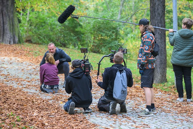 Jedna rodina - Lajkujte! - De filmagens - Filip Blažek