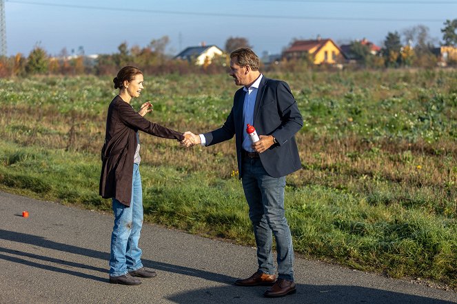 Jedna rodina - Lajkujte! - Photos - Zuzana Vejvodová, Stanislav Majer