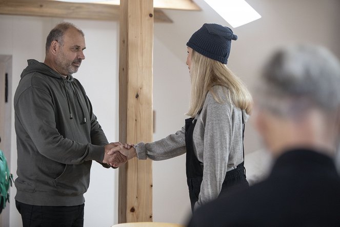 Ordinace v růžové zahradě - Hlava státu - Photos - Petr Rychlý