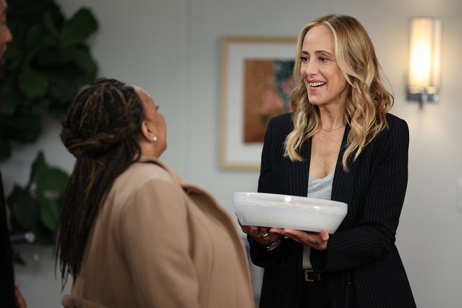 Grey's Anatomy - Love Don't Cost a Thing - Photos - Kim Raver
