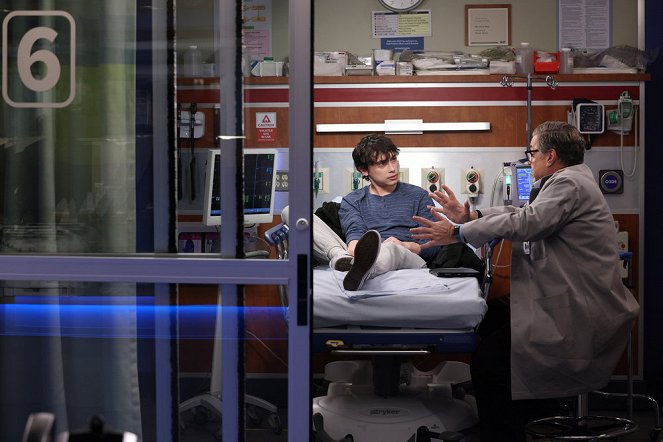 Chicago Med - Those Times You Have to Cross the Line - Photos - Oliver Platt