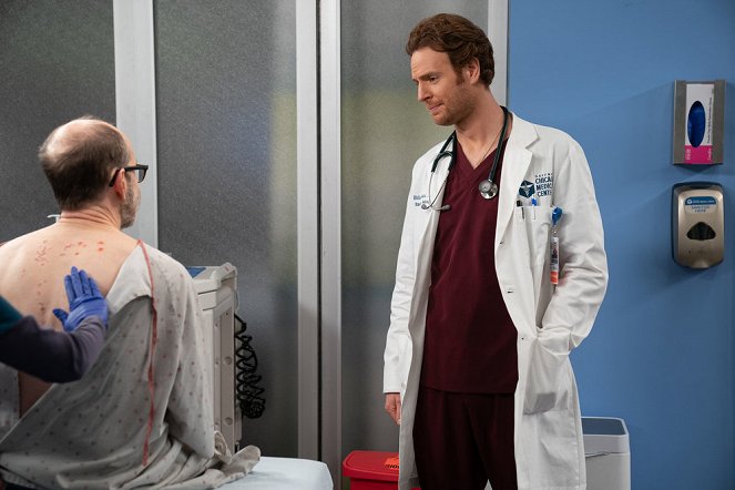 Chicago Med - Those Times You Have to Cross the Line - Photos - Nick Gehlfuss